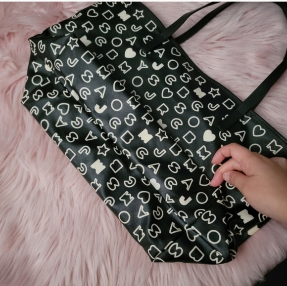 Marc by Marc Jacobs monogrammed PVC leather strap tote bag - Picture 9 of 12